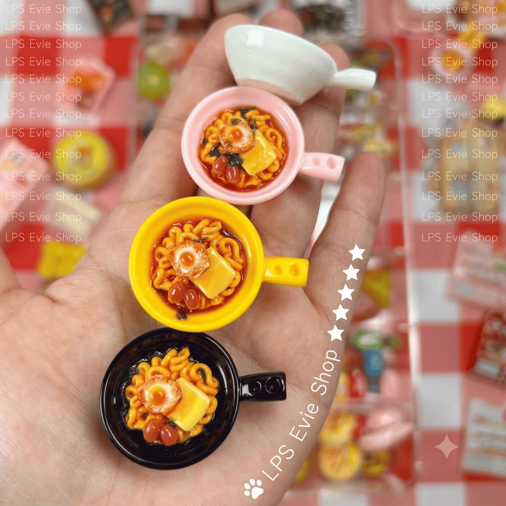 Realistic Miniature Ramen Noodle Pan | Custom Fake Food Accessory for 1:12 Dollhouses & Dioramas