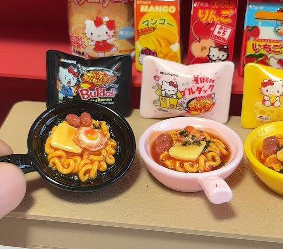 Realistic Miniature Ramen Noodle Pan | Custom Fake Food Accessory for 1:12 Dollhouses & Dioramas