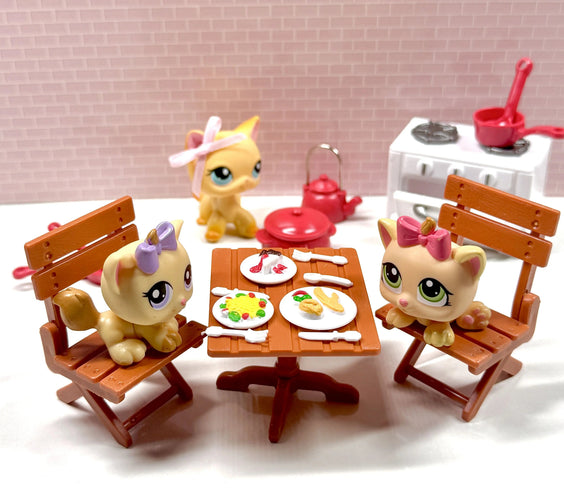 Miniature Kitchen & Dining Playset | Dollhouse Stove, Wooden-Style Table & Chairs, Red Cookware Pots & Food Accessories for LPS & 1:12 Dioramas