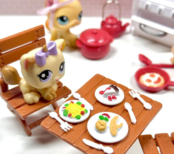 Miniature Kitchen & Dining Playset | Dollhouse Stove, Wooden-Style Table & Chairs, Red Cookware Pots & Food Accessories for LPS & 1:12 Dioramas