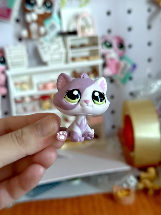 Authentic Littlest Pet Shop LPS #1660 Cat Purple Eyes Hasbro G2
