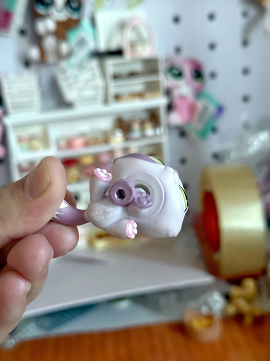 Authentic Littlest Pet Shop LPS #1660 Cat Purple Eyes Hasbro G2