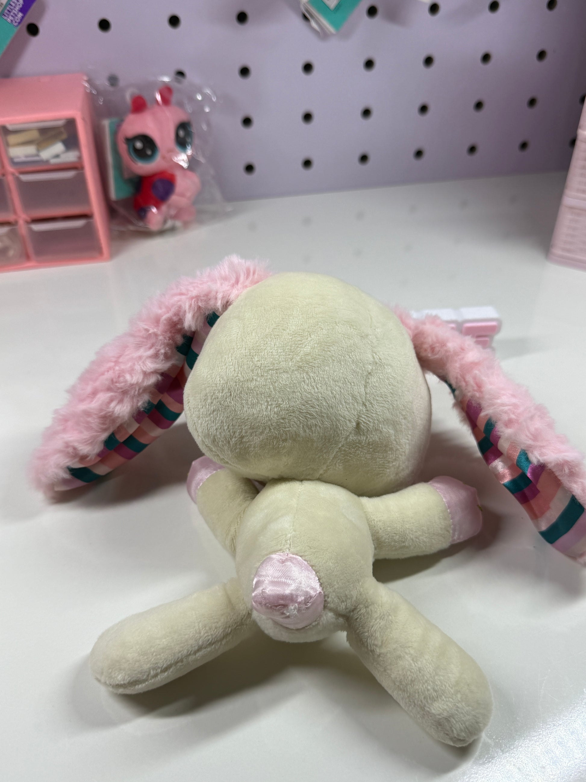 Littlest Pet Shop VIP's Plush Yellow BUNNY Laying Down 2008
