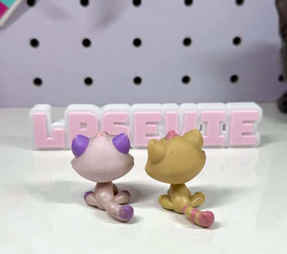 Set of 2 LPS Bon Bon Cat #576 & #552 (Valentine’s Set) | Littlest Pet Shop Cats