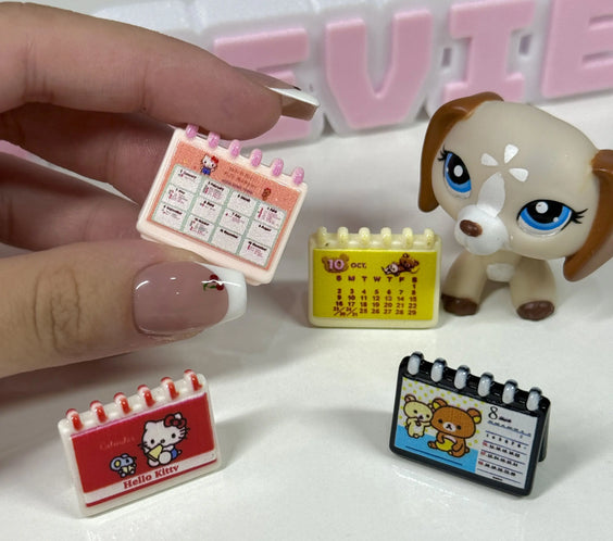 Miniature Desk Calendar Trinket – Kawaii Dollhouse Accessory for LPS Setups | Single or Set of 4