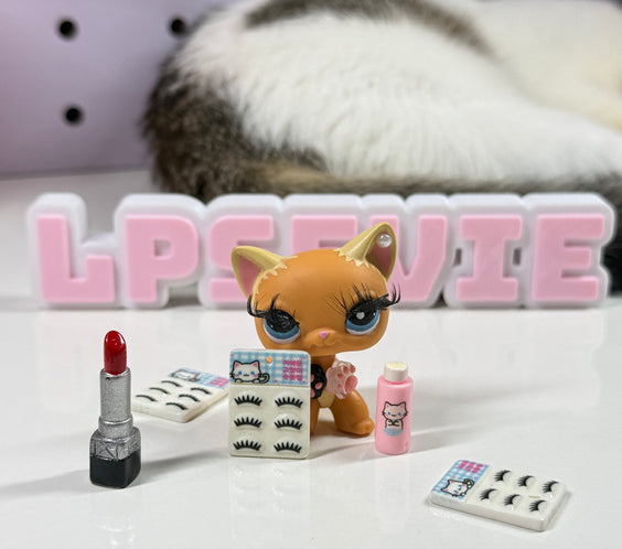 Eyelashes Set Trinket