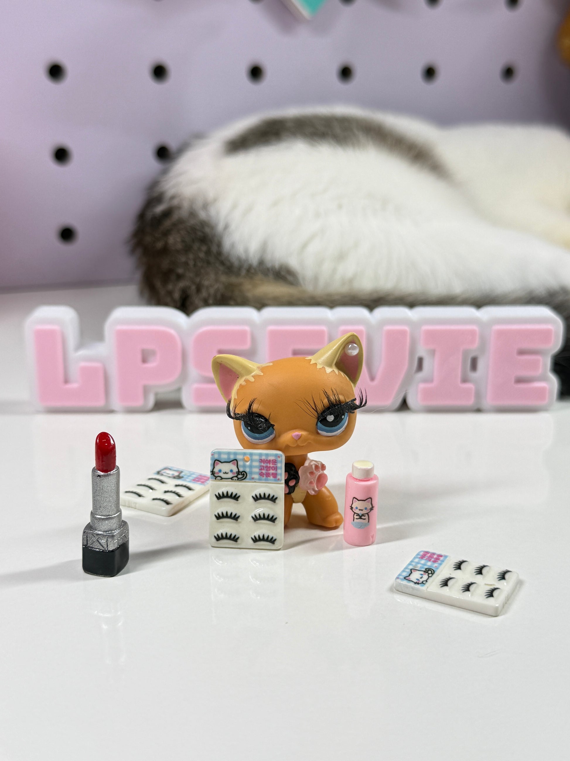 Eyelashes Set Trinket