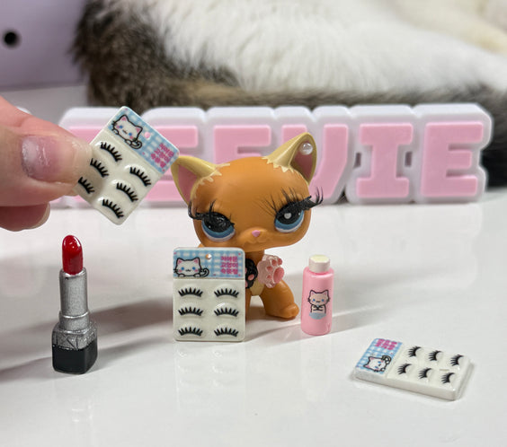 Eyelashes Set Trinket