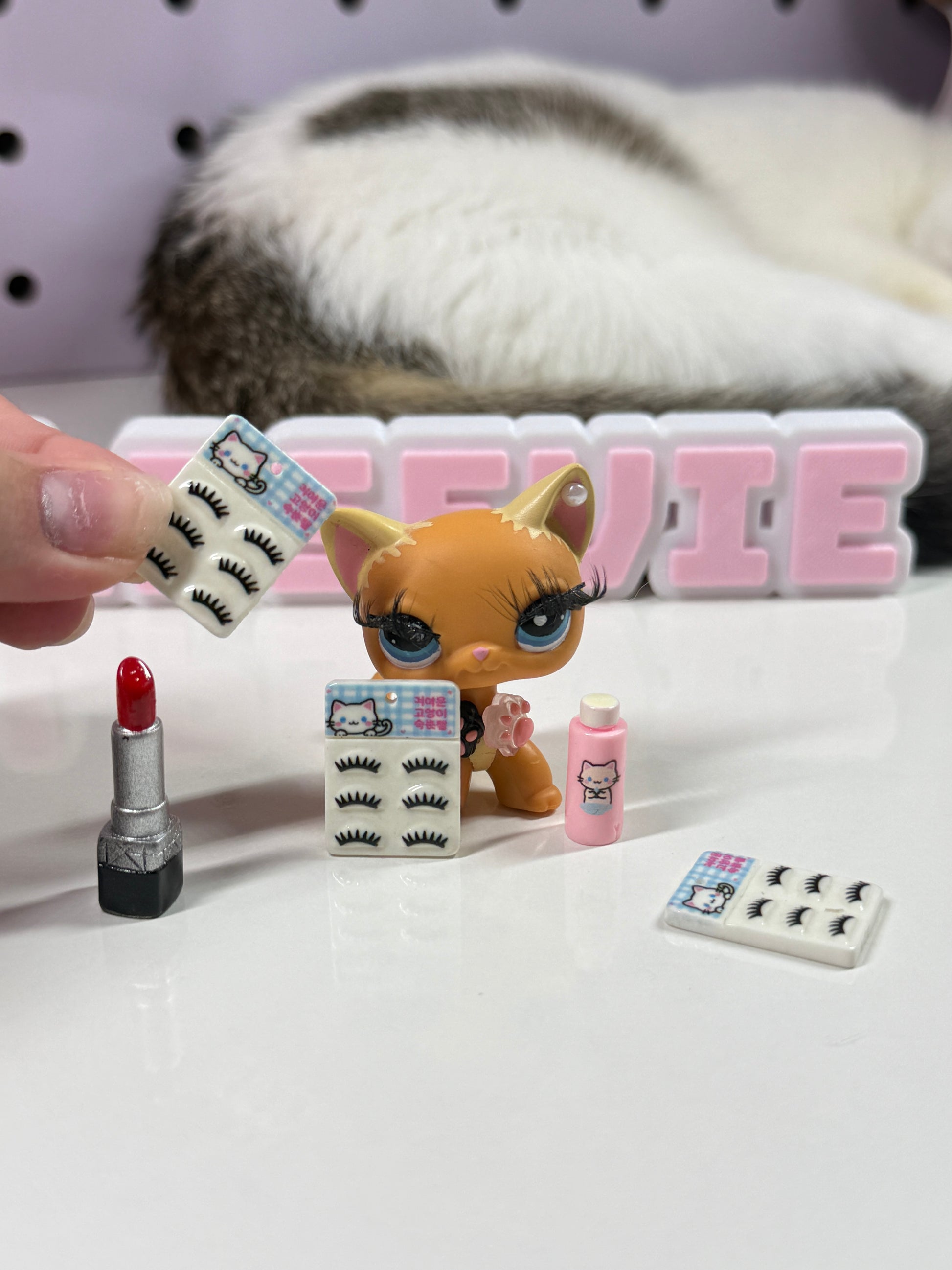 Eyelashes Set Trinket