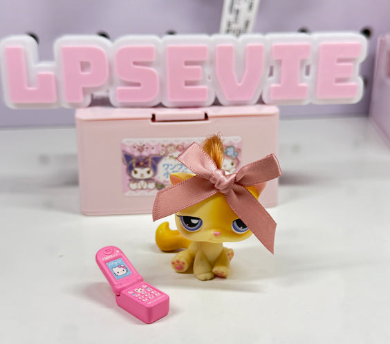 🎀 Hello Kitty Flip-Phone Trinket 🎀