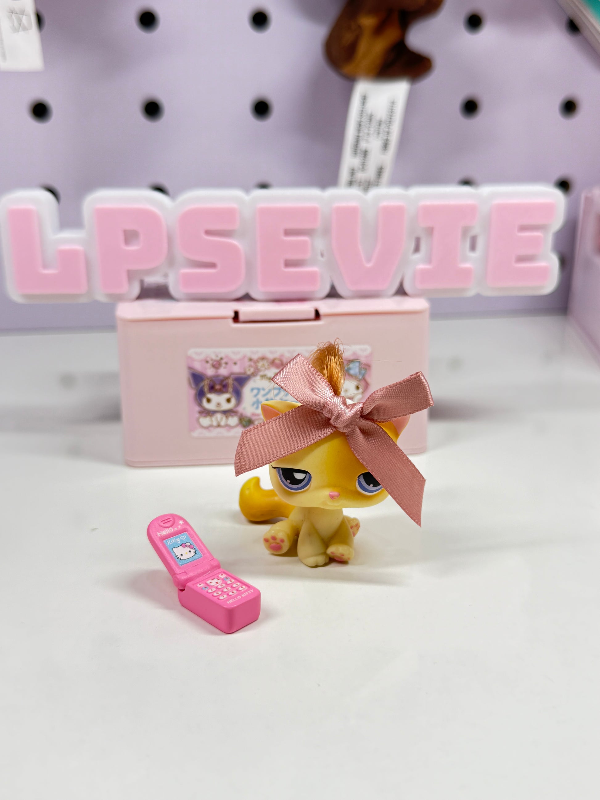 🎀 Hello Kitty Flip-Phone Trinket 🎀