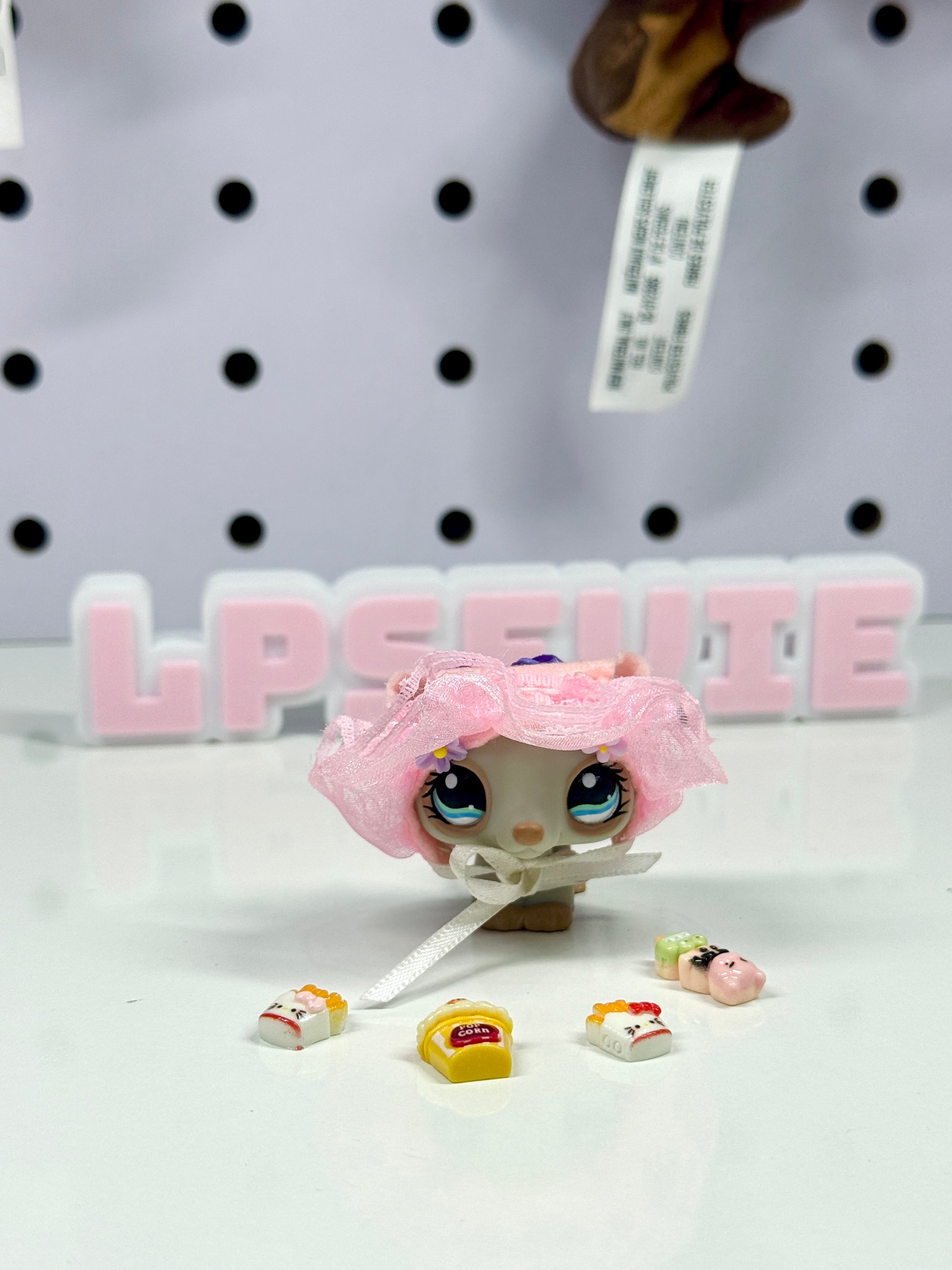 Littlest Pet Shop Ferret #1172 Exclusive Grey Peach + LPS ferret's bonnet