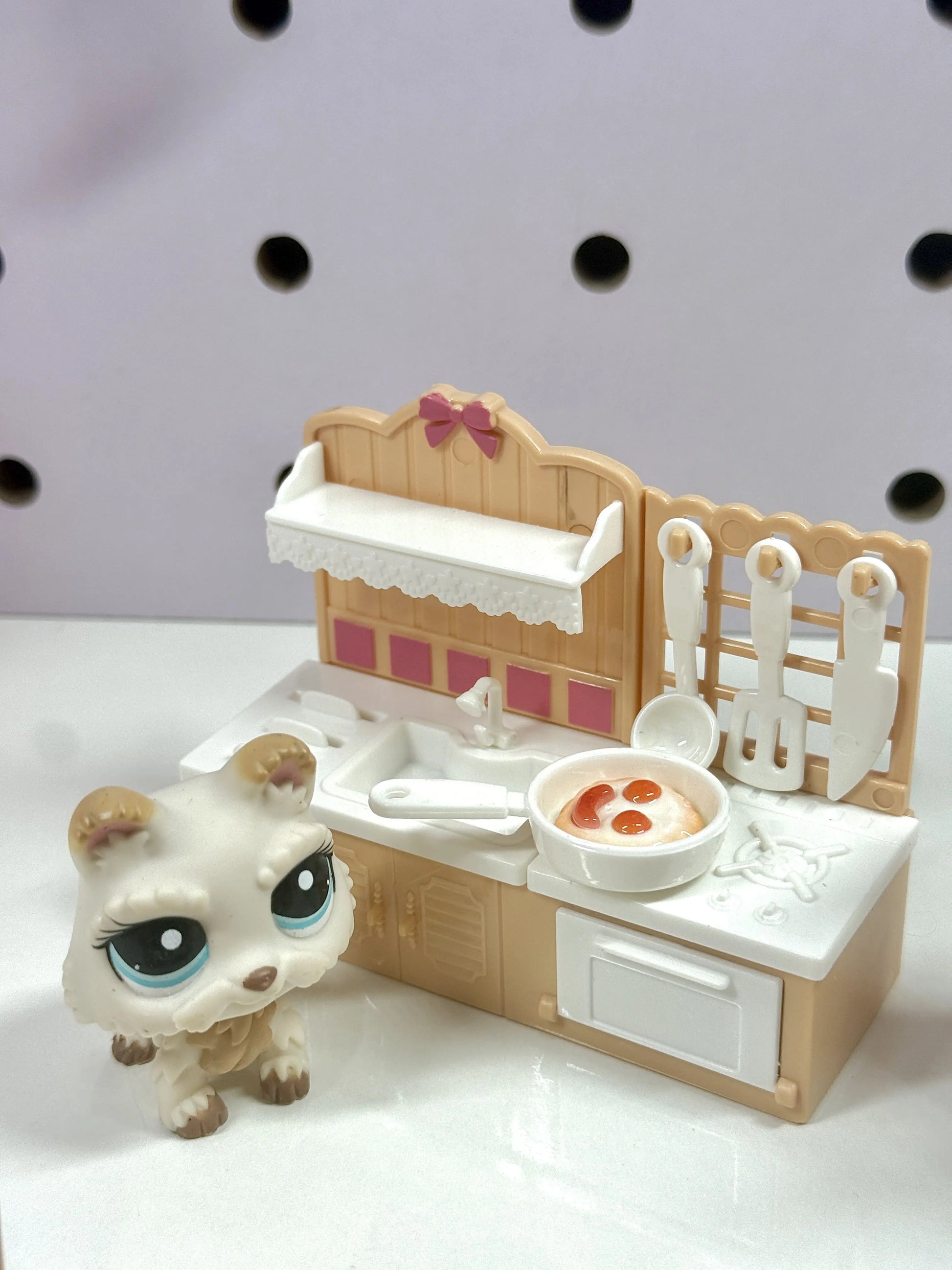 Miniature Beige Kitchen Set for LPS | Dollhouse Kitchen Furniture & Accessories