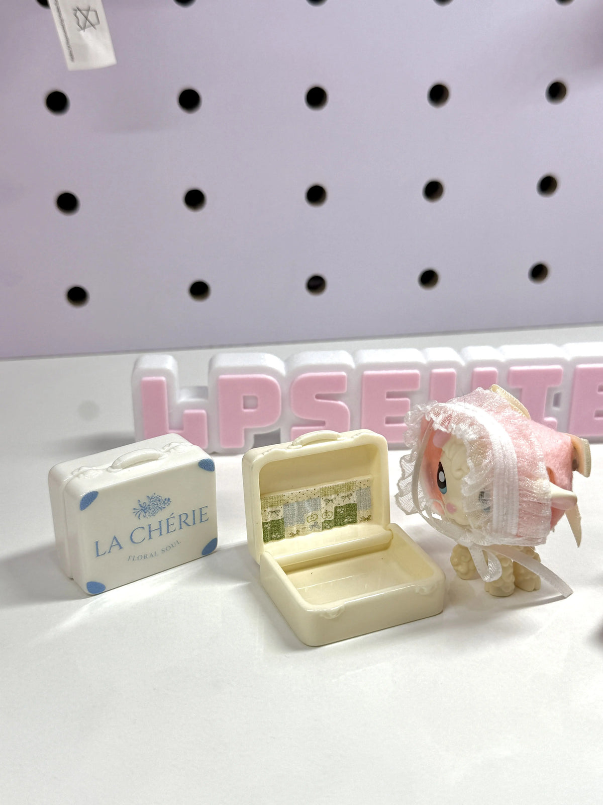 Miniature White Suitcase for LPS (CAN OPEN & CLOSE)