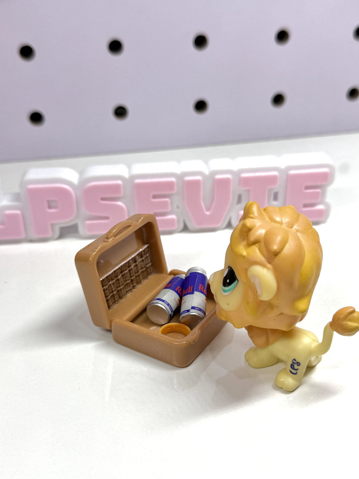 Miniature White Suitcase for LPS (CAN OPEN & CLOSE)