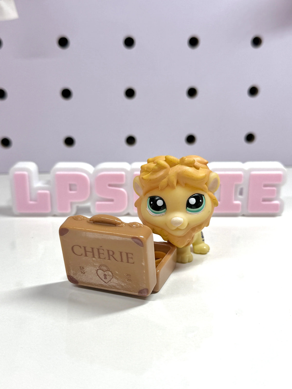 Miniature White Suitcase for LPS (CAN OPEN & CLOSE)