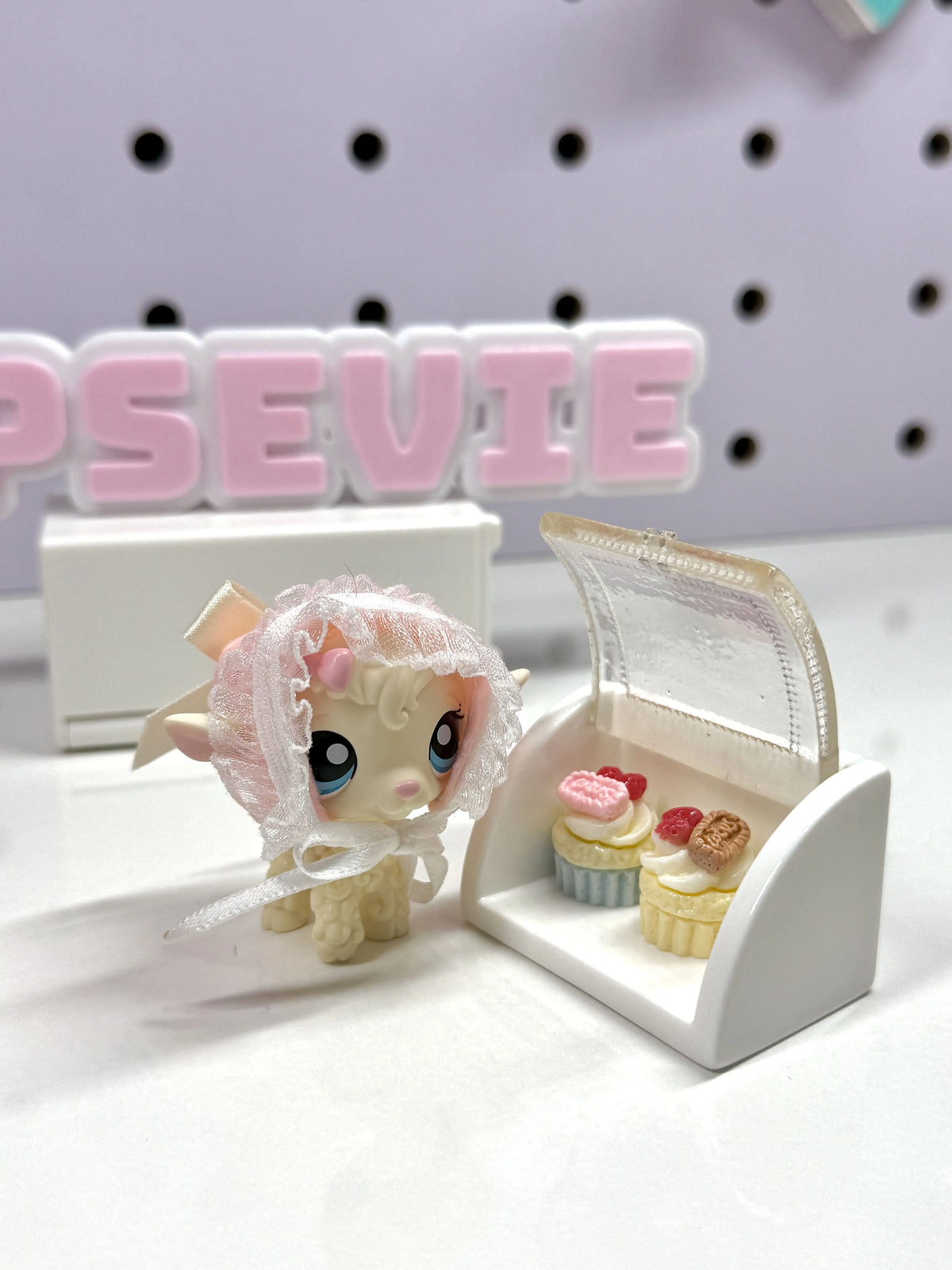 🧁 Miniature Cupcake Display Case for LPS