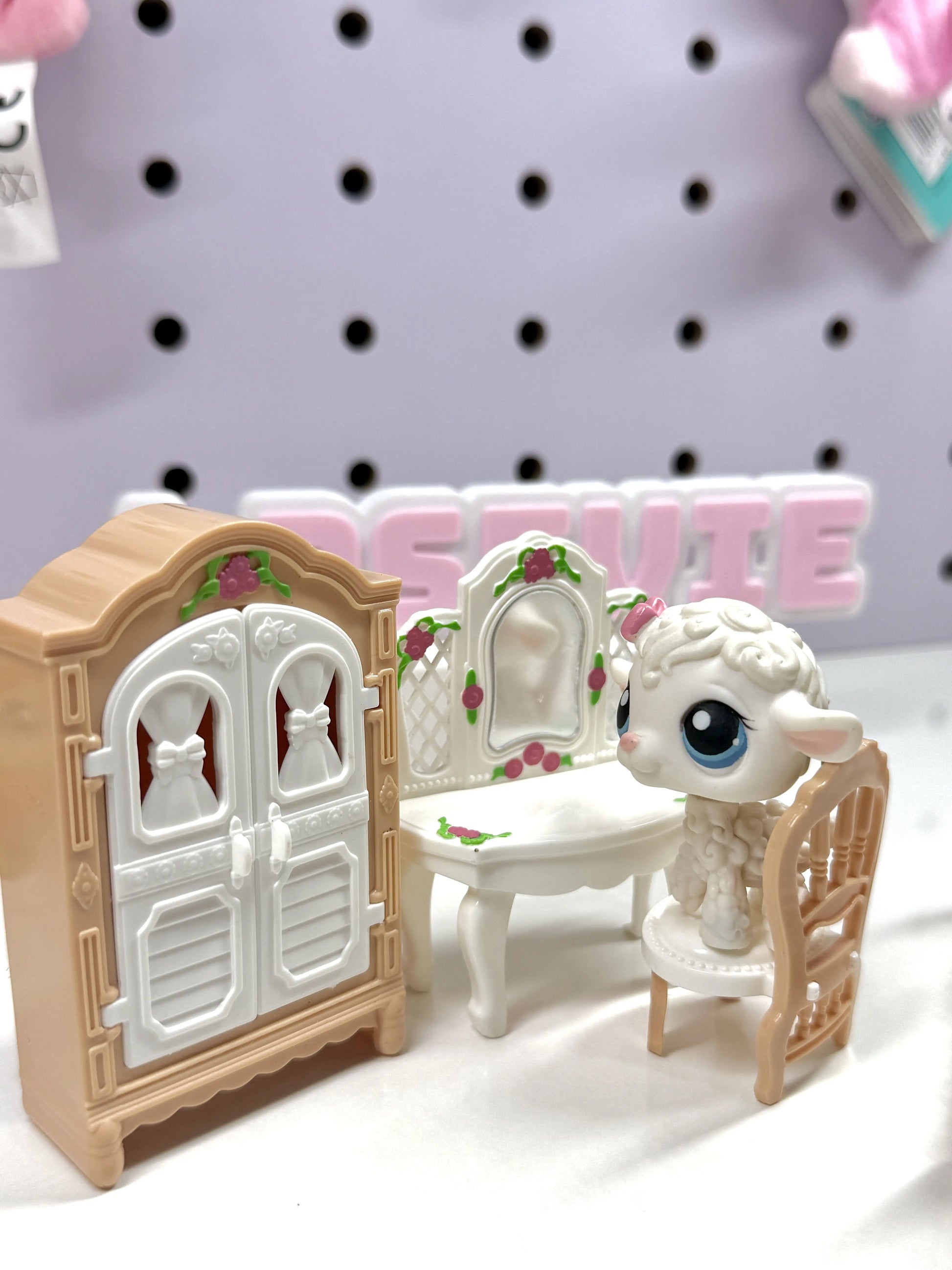 🌹 Vintage Rose Bedroom Furniture Set for LPS & Dollhouse Miniatures | Bed, Vanity, Chair & Wardrobe
