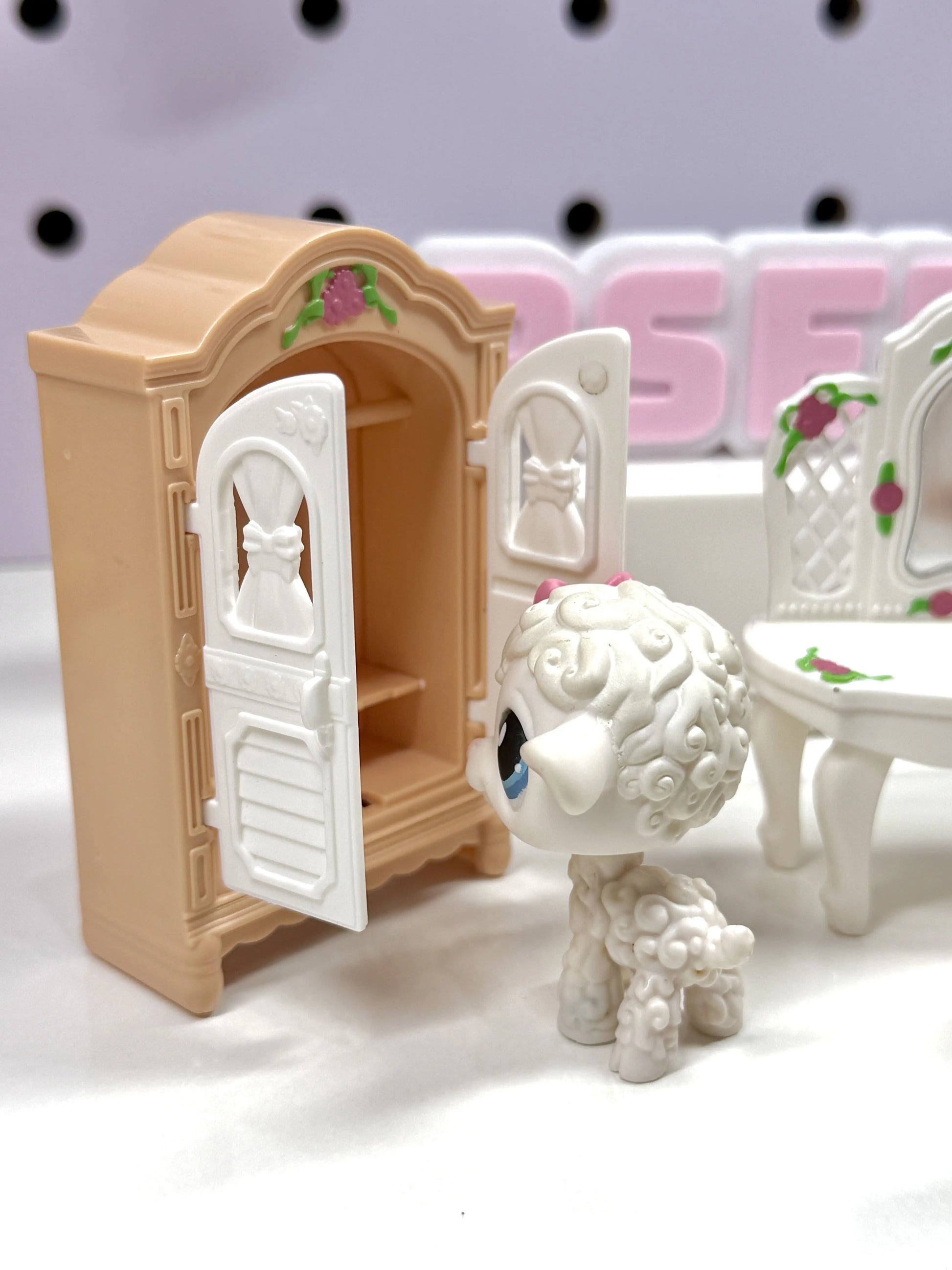 🌹 Vintage Rose Bedroom Furniture Set for LPS & Dollhouse Miniatures | Bed, Vanity, Chair & Wardrobe