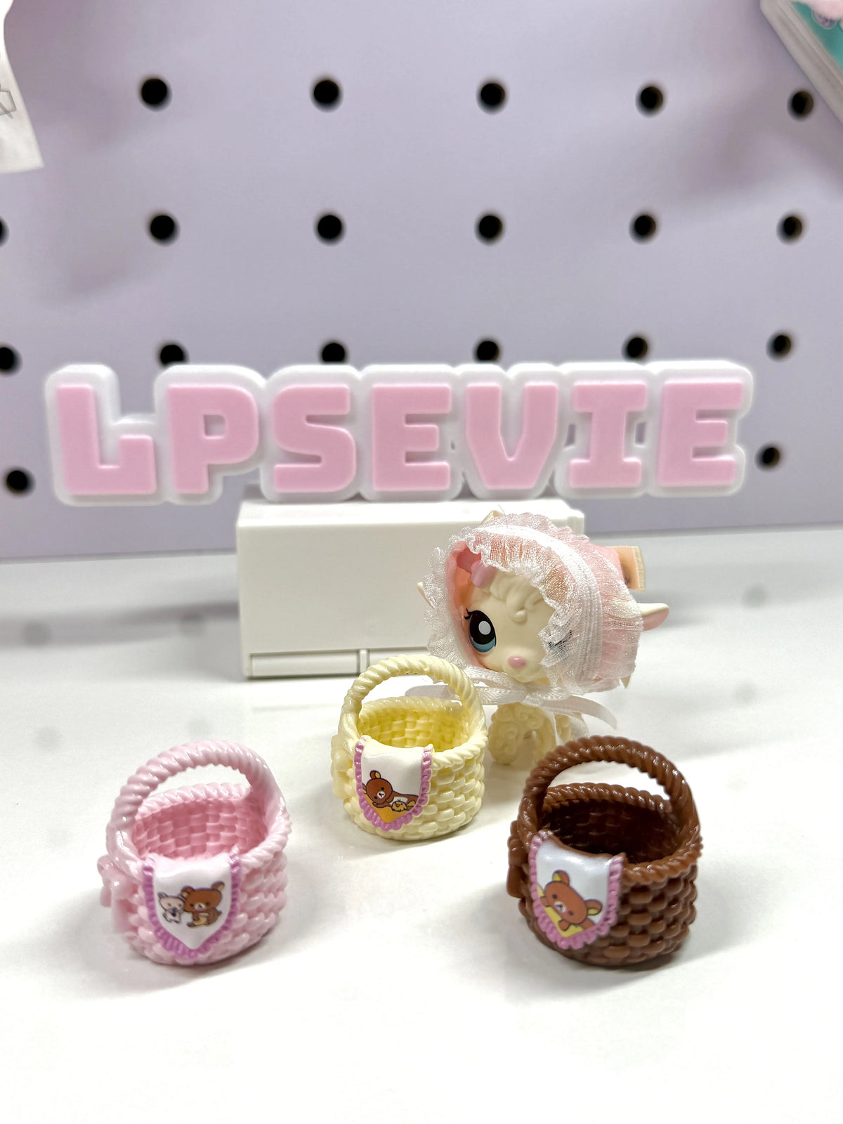 🧺 Miniature Rilakkuma Basket for LPS & Dollhouse Accessories | Cute Picnic Basket Prop