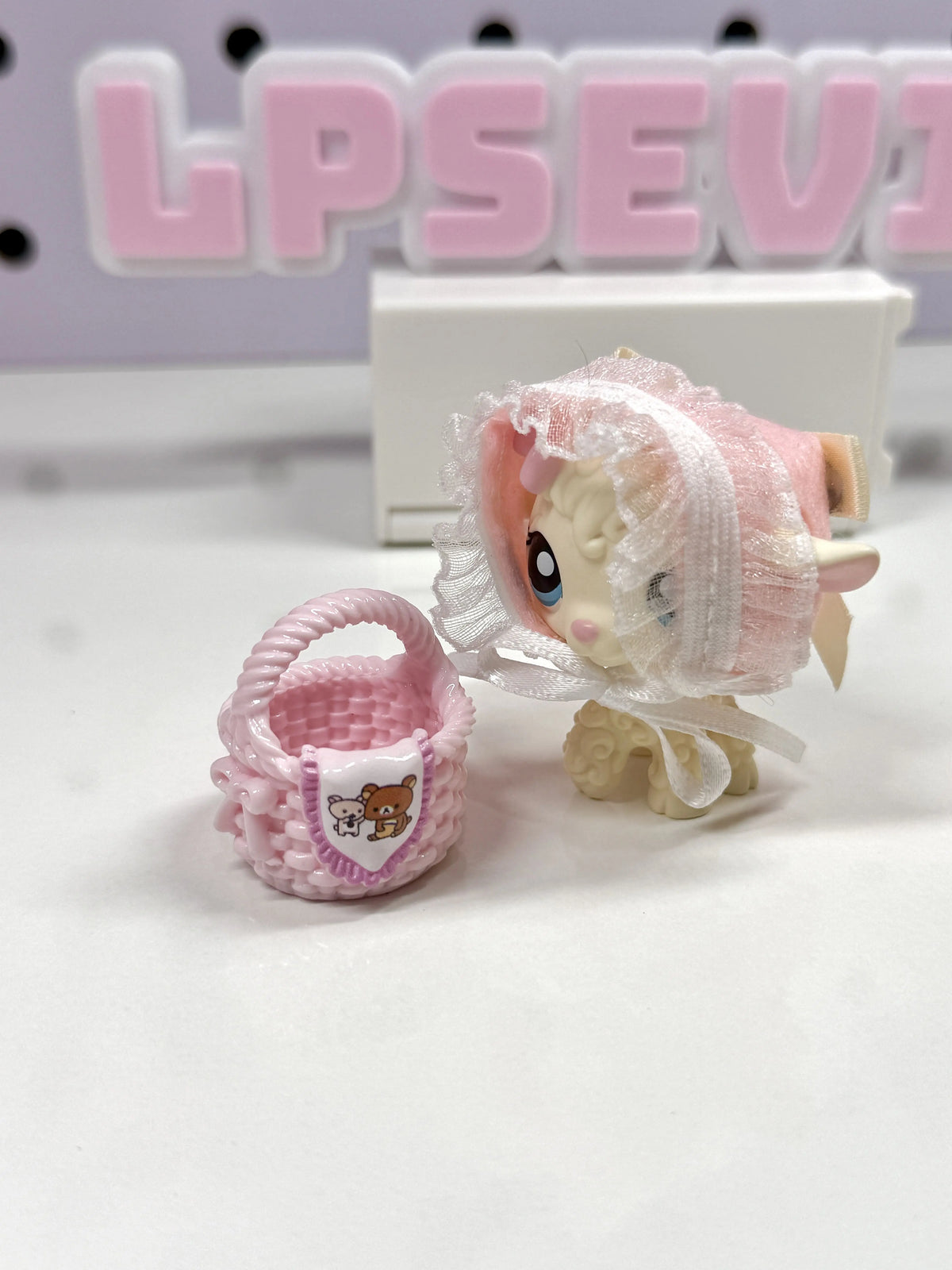 🧺 Miniature Rilakkuma Basket for LPS & Dollhouse Accessories | Cute Picnic Basket Prop