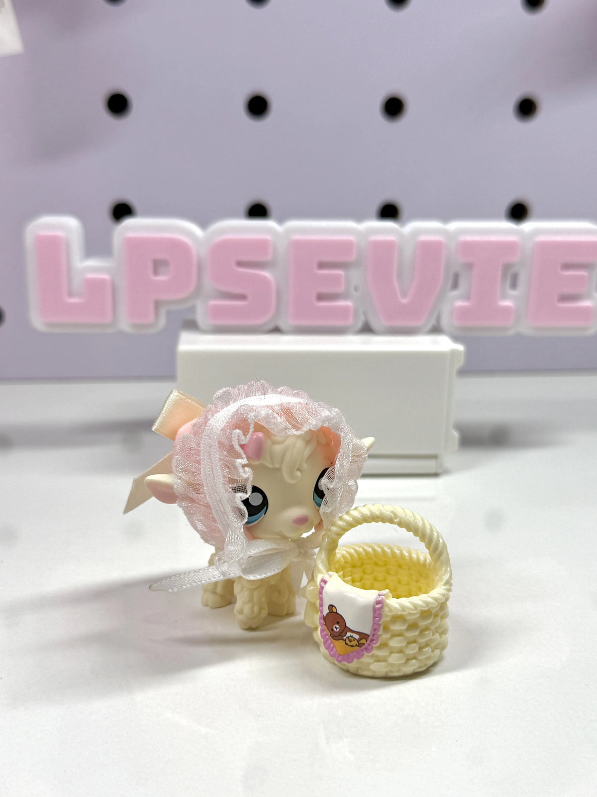 🧺 Miniature Rilakkuma Basket for LPS & Dollhouse Accessories | Cute Picnic Basket Prop