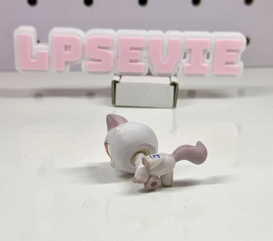 Authentic Littlest Pet Shop Bon Bon Sitting Cat #1637 | Lavender Purple Cat with Orange Eyes Hasbro G2 LPS
