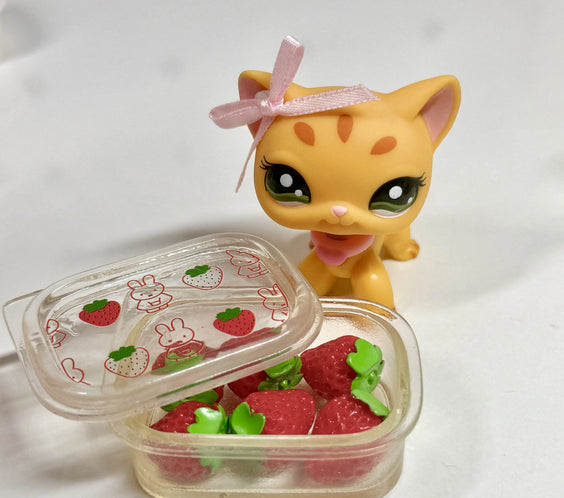 Miniature Food Storage Container for Littlest Pet Shop (LPS) | Opening Lid Dollhouse Kitchen Accessory