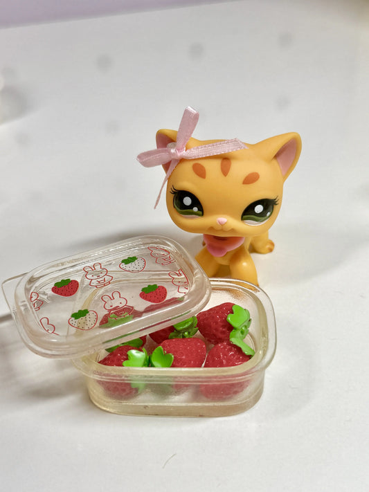 Miniature Food Storage Container for Littlest Pet Shop (LPS) | Opening Lid Dollhouse Kitchen Accessory