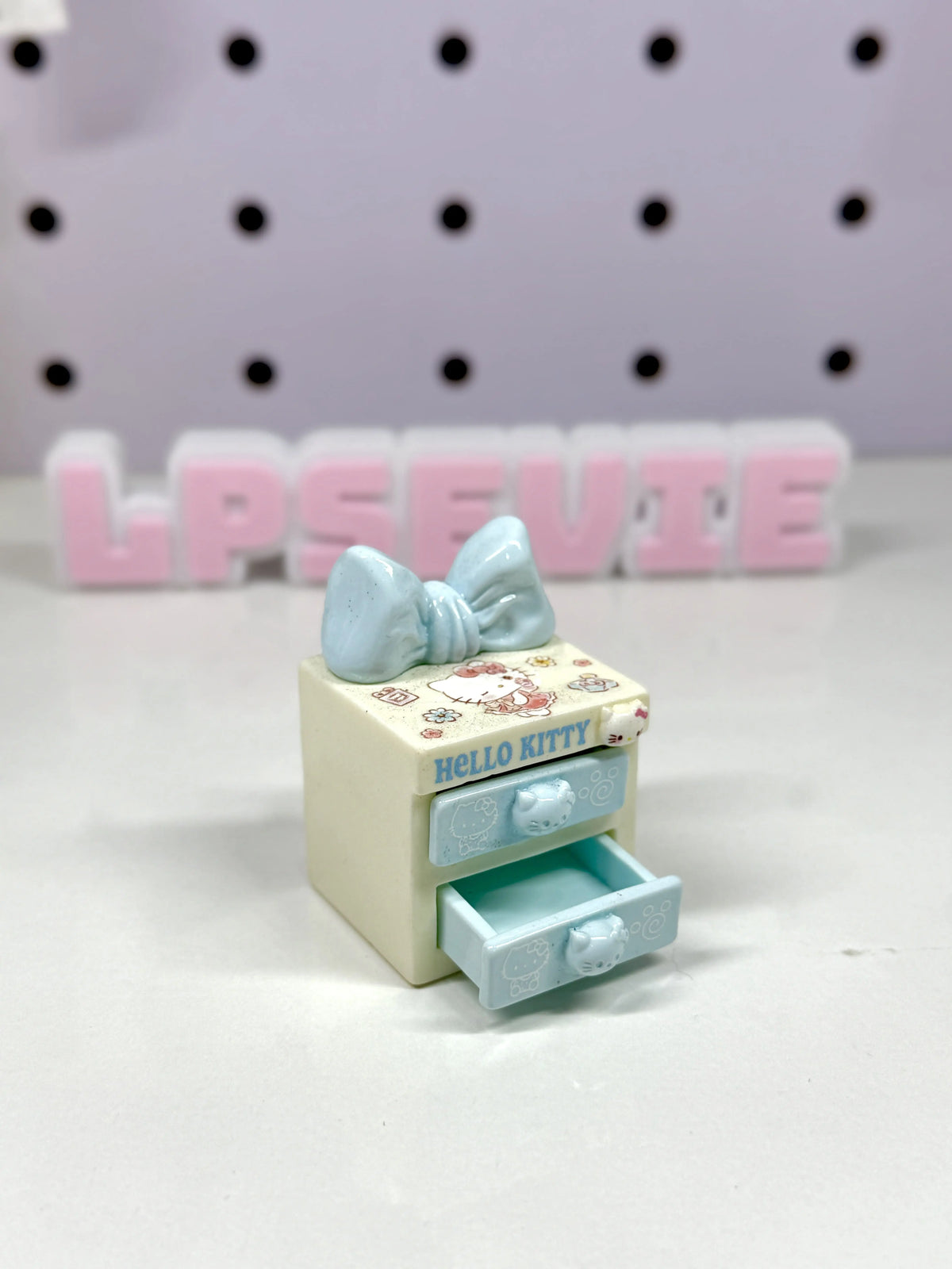 1 PC Miniature Kawaii Character Nightstand with Bow Topper – 2-Drawer Bedside Table | Dollhouse Bedroom Furniture