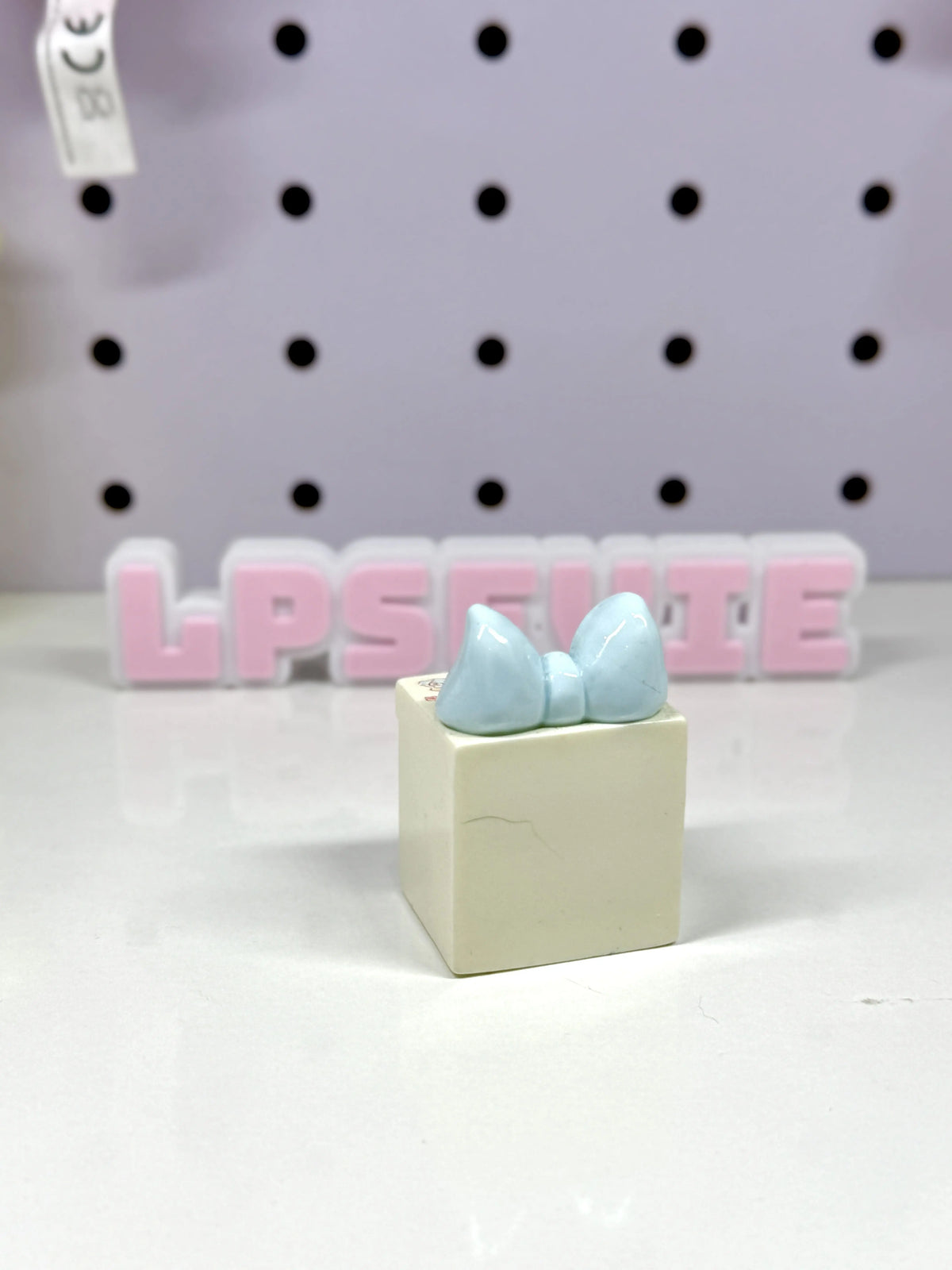 1 PC Miniature Kawaii Character Nightstand with Bow Topper – 2-Drawer Bedside Table | Dollhouse Bedroom Furniture