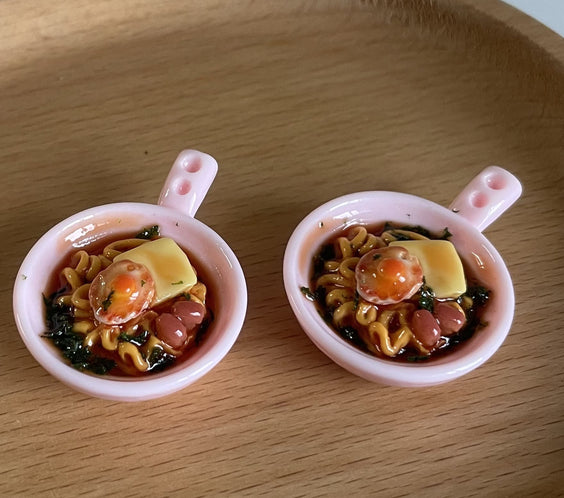 Realistic Miniature Ramen Noodle Pan | Custom Fake Food Accessory for 1:12 Dollhouses & Dioramas