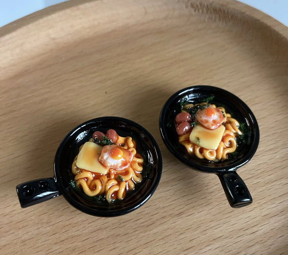 Realistic Miniature Ramen Noodle Pan | Custom Fake Food Accessory for 1:12 Dollhouses & Dioramas